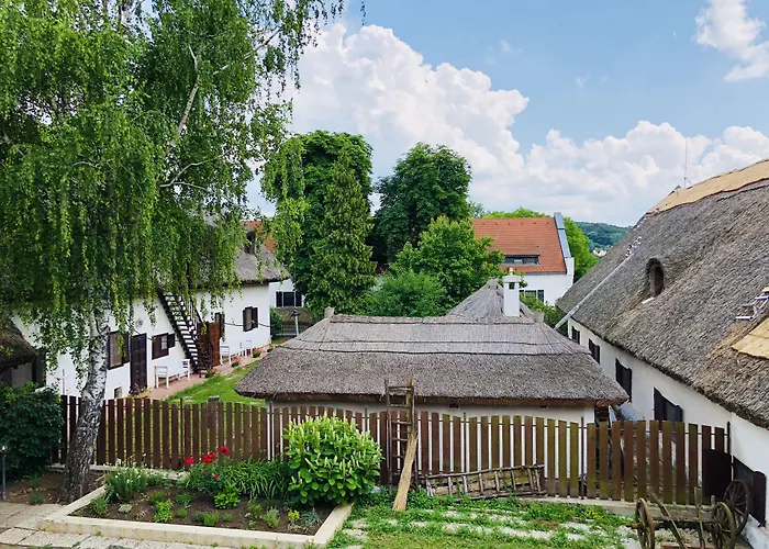 The Houses Of History - Anno 1830